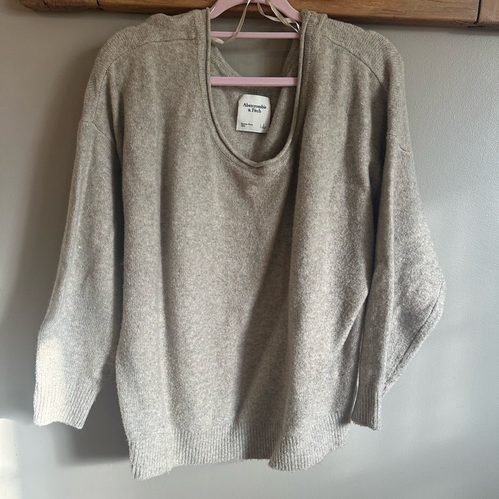 Abercrombie & Fitch Women's Tan Crew Neck Sweater